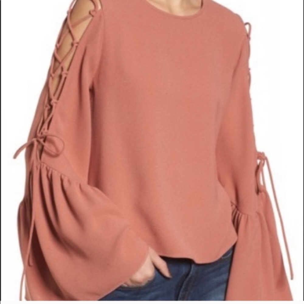 🌺2/$20. NWT   WAYF Nordstrom laced bow sleeve top